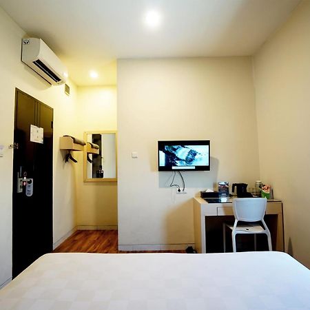 Hotel 88 Mangga Besar Raya 120 Jakarta By Wh Extérieur photo