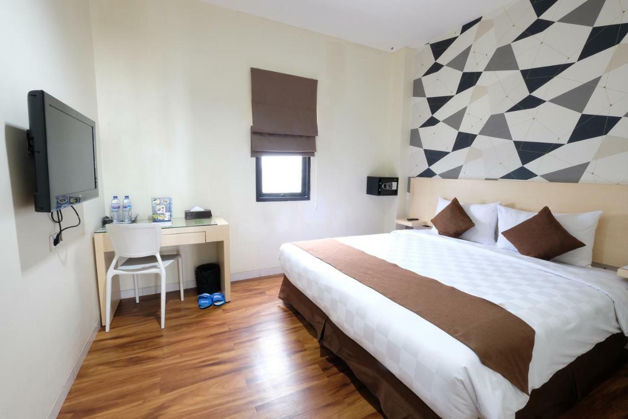 Hotel 88 Mangga Besar Raya 120 Jakarta By Wh Extérieur photo