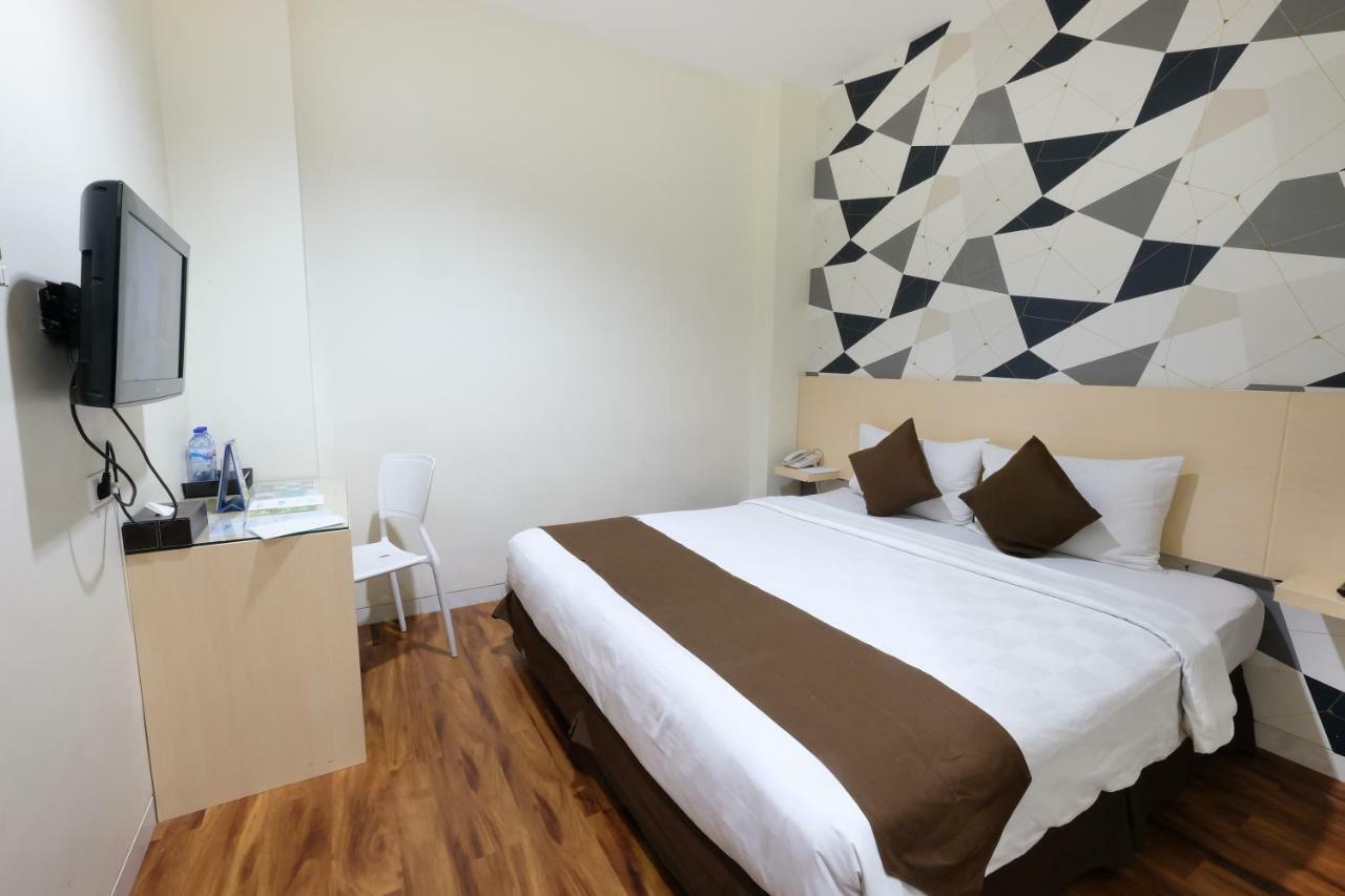 Hotel 88 Mangga Besar Raya 120 Jakarta By Wh Extérieur photo