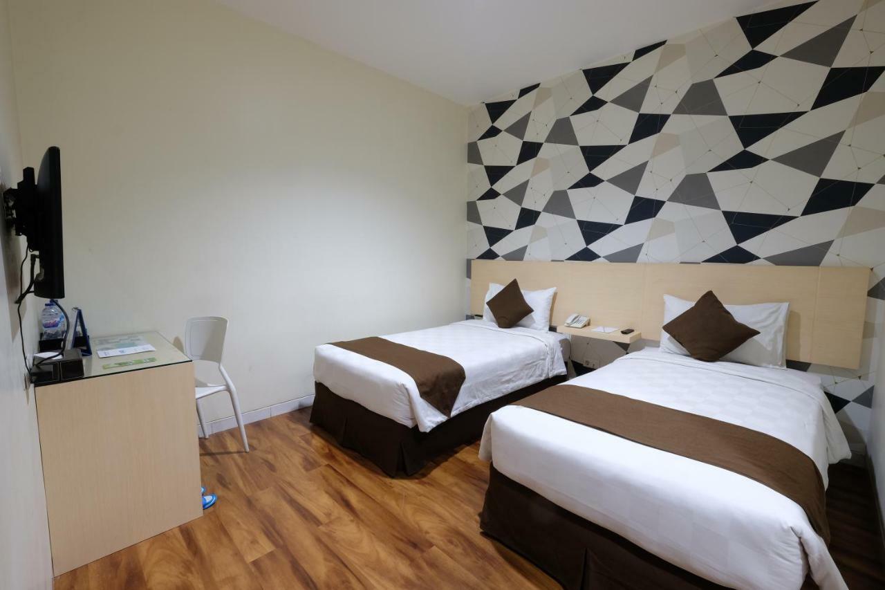 Hotel 88 Mangga Besar Raya 120 Jakarta By Wh Extérieur photo
